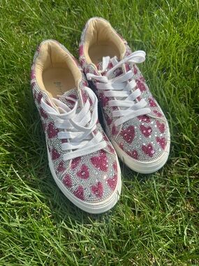 Betsey Johnson Sidny Sparkly Rhinestone Heart Sneakers Size 6.5